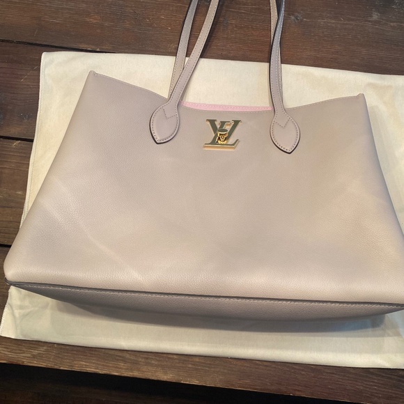Louis Vuitton Lockme Shopper - New Never Used - Picture 1 of 10
